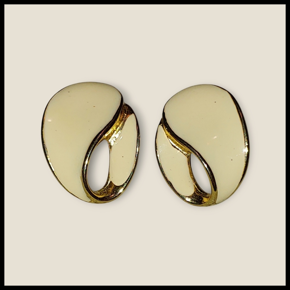 Vintage Cream Enamel Gold Tone Post Earrings